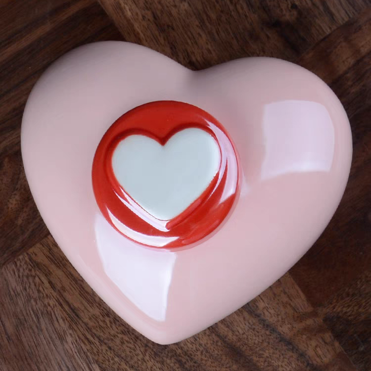 Red
Ceramic heart-shaped pink pet urn