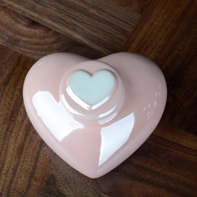 White heart
Ceramic heart-shaped pink pet urn