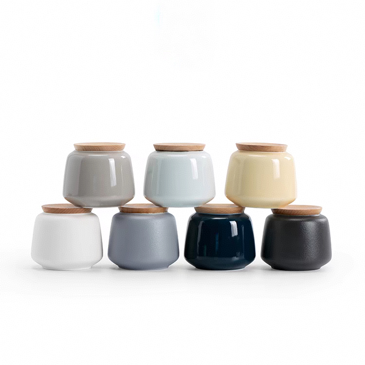 Light bule   capacity:165ml Ceramic sealed claw bottom urn